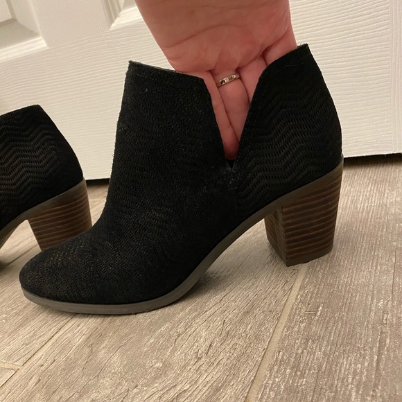 Lucky Brand black ankle boots - Picture 3 of 8